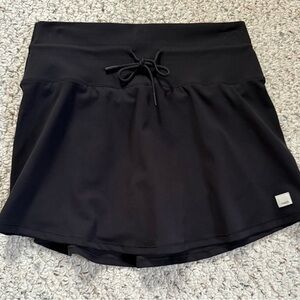 Vuori Black Athletic Daily Skirt with Drawstring and attached shorts - NWOT XS
